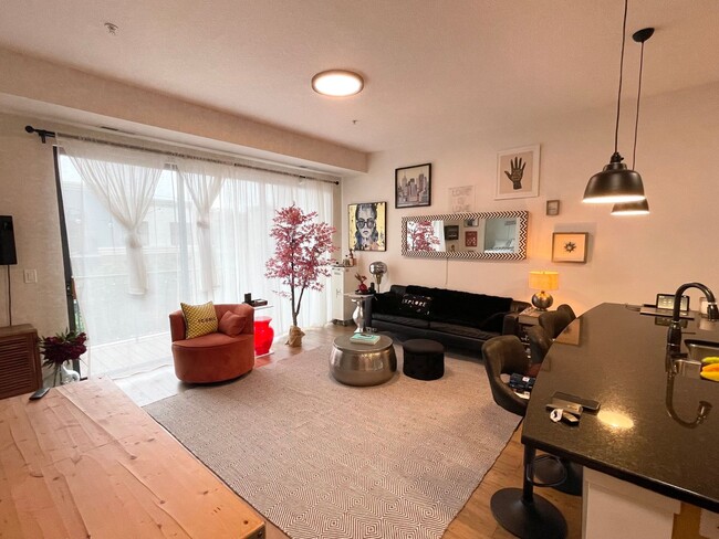 Photo - Luxury Condo Living in the Heart of Excelsior & Grand -Available NOW!