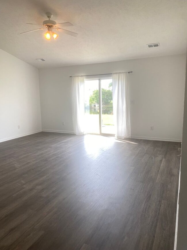 Photo - Walkers Woods - 3 Bed / 2 Bath Single Fami...