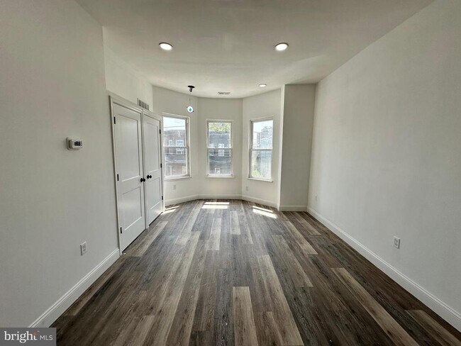 Photo - 1233 W Venango St