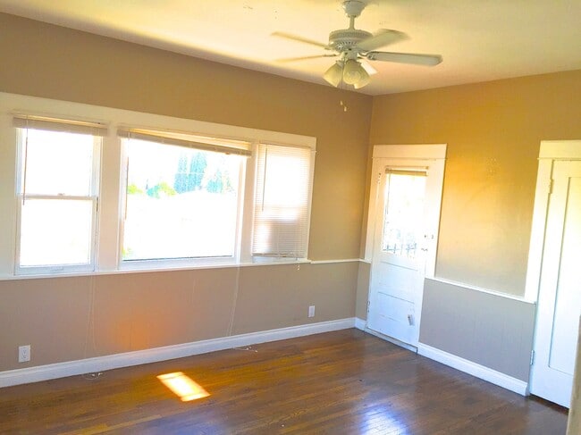 1045 Daisy Ave Apartments