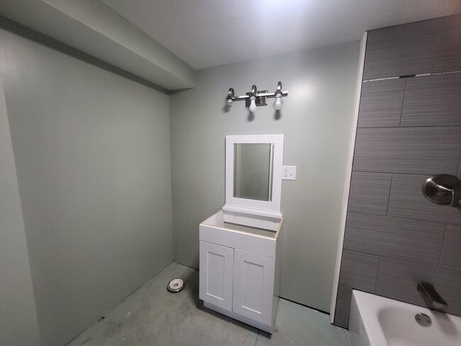 Photo - 412 Depot St