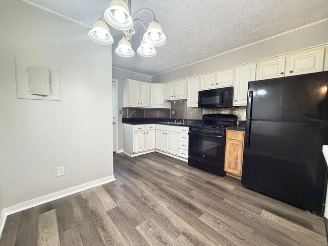 Photo - 2 Bedroom, 1 Bathroom Home For Rent!!