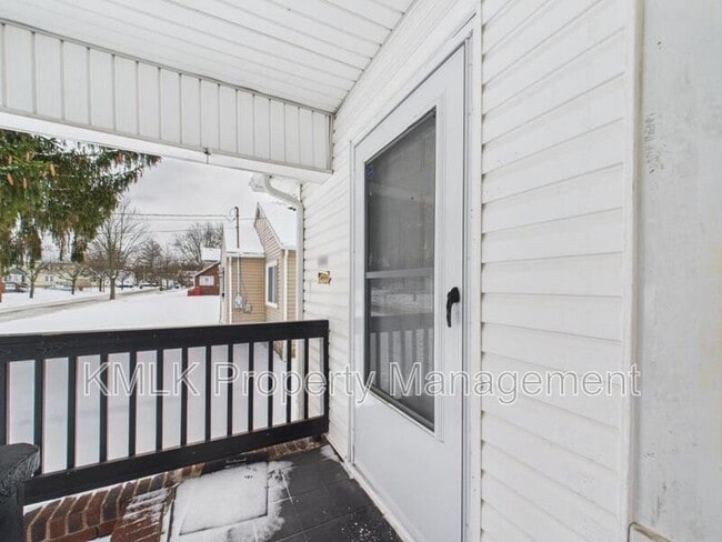 Photo - 916 Peckham St