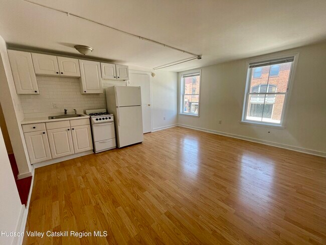 Photo - 434 Warren St