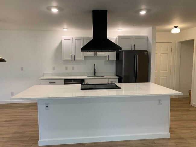 Photo - Beautiful Lakefront 2 Bed 1.75 Bath Condo ...