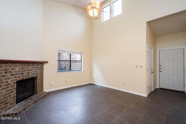 Photo - 1555 Common Dr