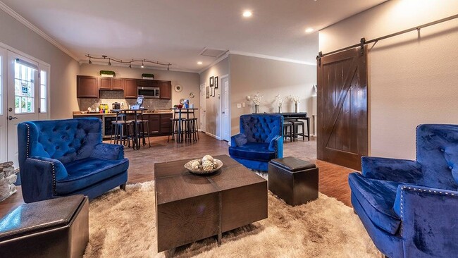 wh_pikesplace_residentlounge1_1200x675 - Pikes Place on San Miguel