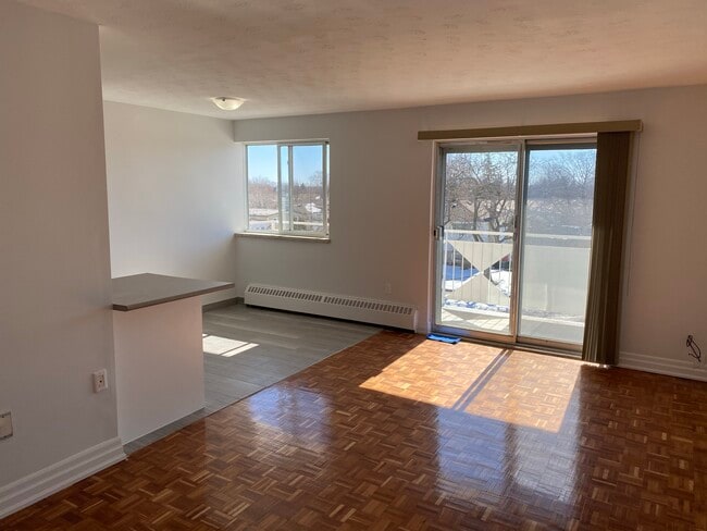 Photo - 35 Raylawn Cres