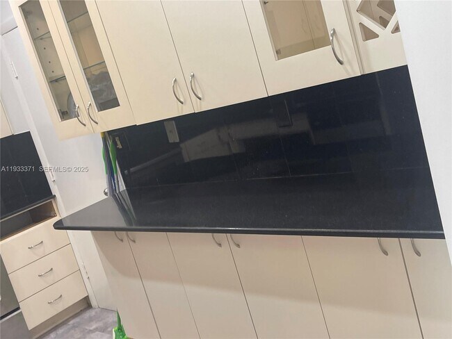 Photo - 5005 Collins Ave Unit 715