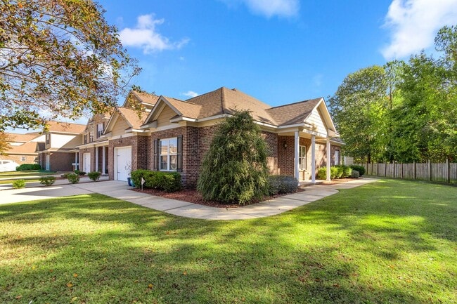 Photo - Furnished Townhome – All Inclusive | Gated...