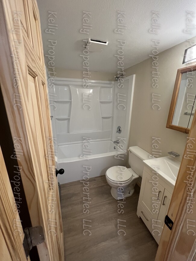Building Photo - 829 5th St SE Unit 829 5th St SE Apt 7