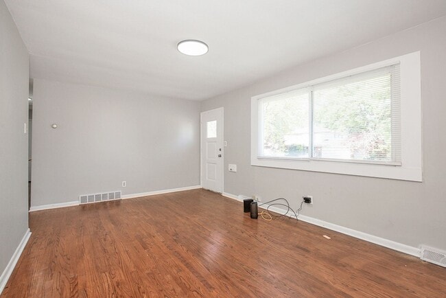 Photo - 3 BED 1 BATH BEAUTIFUL SINGLE FAMILY HOME ...
