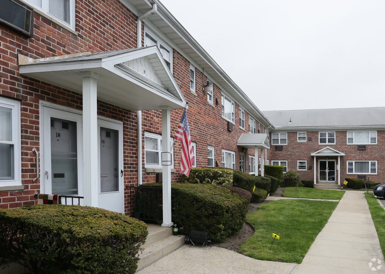 Fairfield Courtyard South At Bay Shore - Fairfield Courtyard South at Bay Shore Apartments