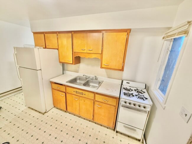 Photo - 1226 N Main St