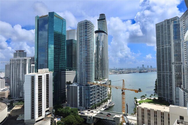 Building Photo - 41 SE 5th St Unit 1611