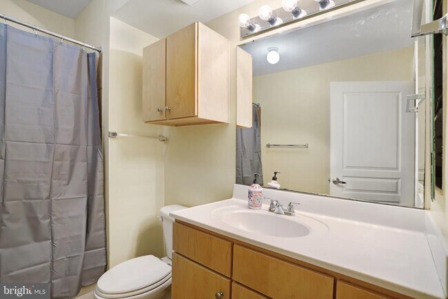 Photo - 616 E St NW Unit 708