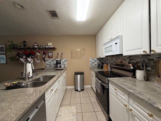 Photo - Asbury Hills Condominiums-2428 E. University,  Unit 807 Unidad 807