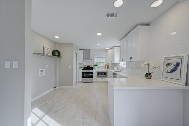 Building Photo - 1914 Lynnview Dr