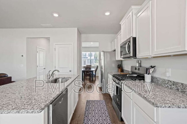 Photo - 626 Quartz Ln