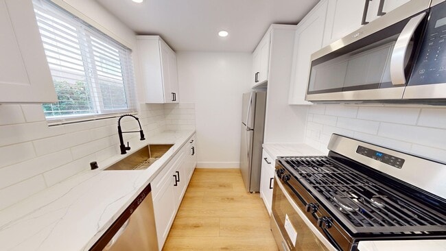 Photo - 943 N Gardner St