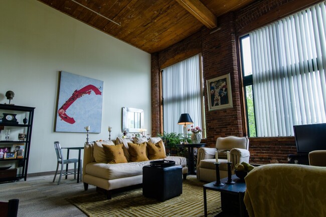 Living Area - THE WOOLEN MILL ASSOCIATES Apartments