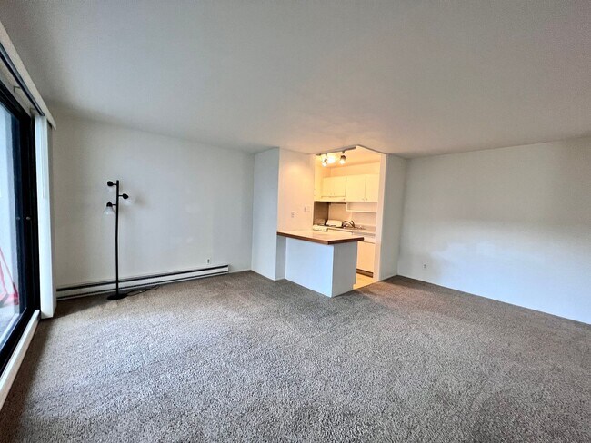Photo - Cozy 1 bedroom on lush courtyard includes water / garbage & 1 parking spot. Unidad 205