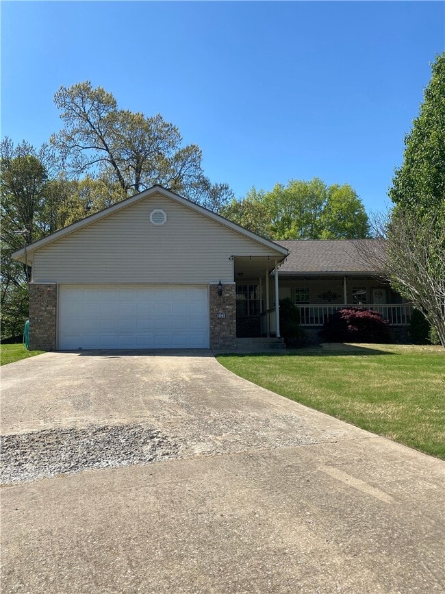 Building Photo - 8737 Golf Creek Dr
