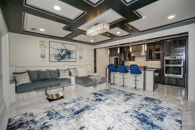 Building Photo - 5711 Sugar Hill Dr Unit 29