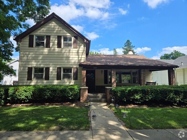 Building Photo - 3 bedroom in downtown Lake Geneva Rental
