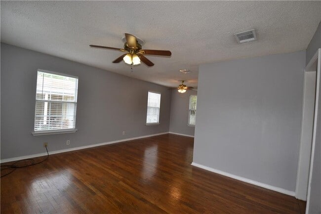 Photo - 4702 Wally Ave