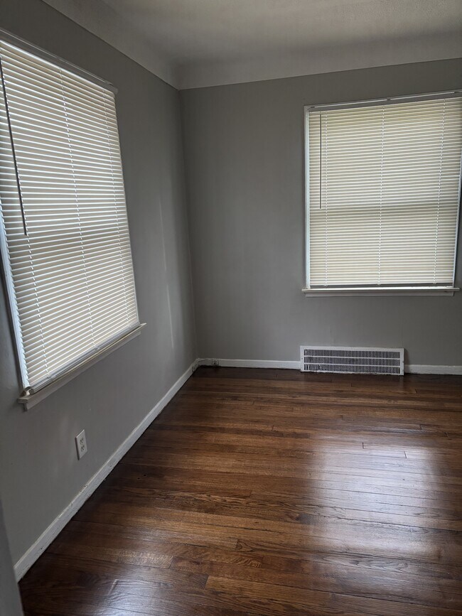 Photo - 19639 Moross Rd