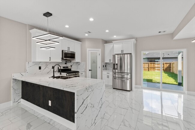Photo - 7925 Colonial Ln