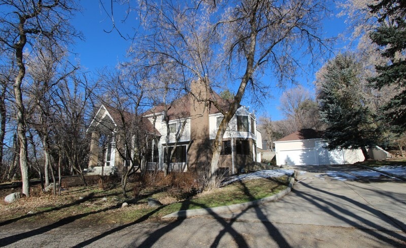 3333 Deer Hollow Dr