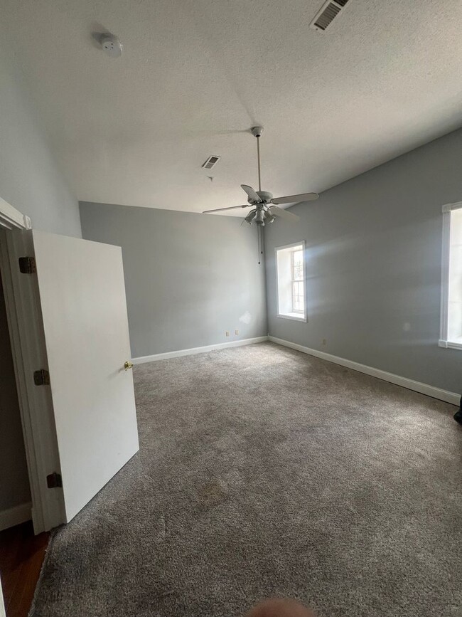 Photo - 628 Sycamore St Unit 1