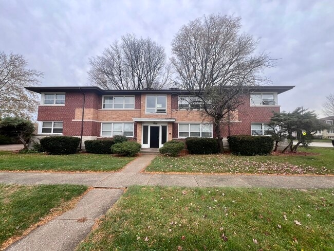Building Photo - 10351 Chaucer St Unit 2S