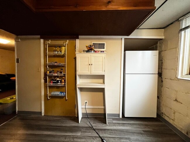 Photo - 614 1/2 N Gilbert St-