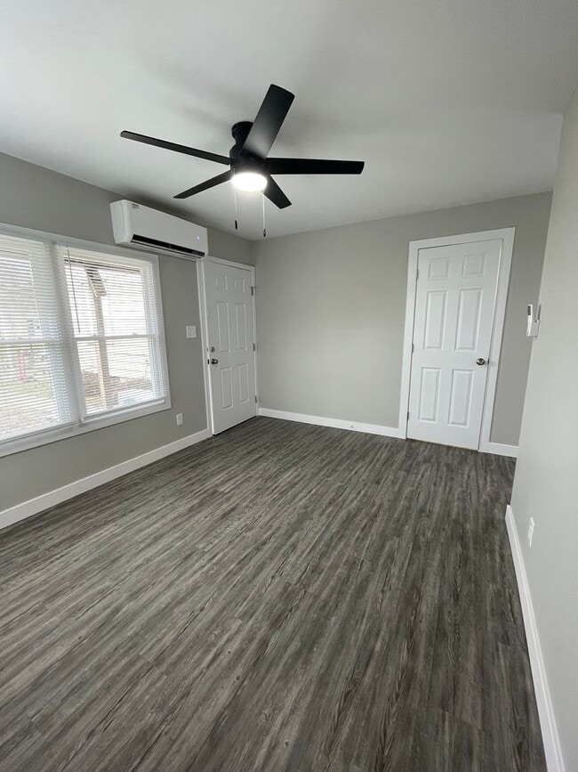 Building Photo - 2415 N 19th St Unit 03