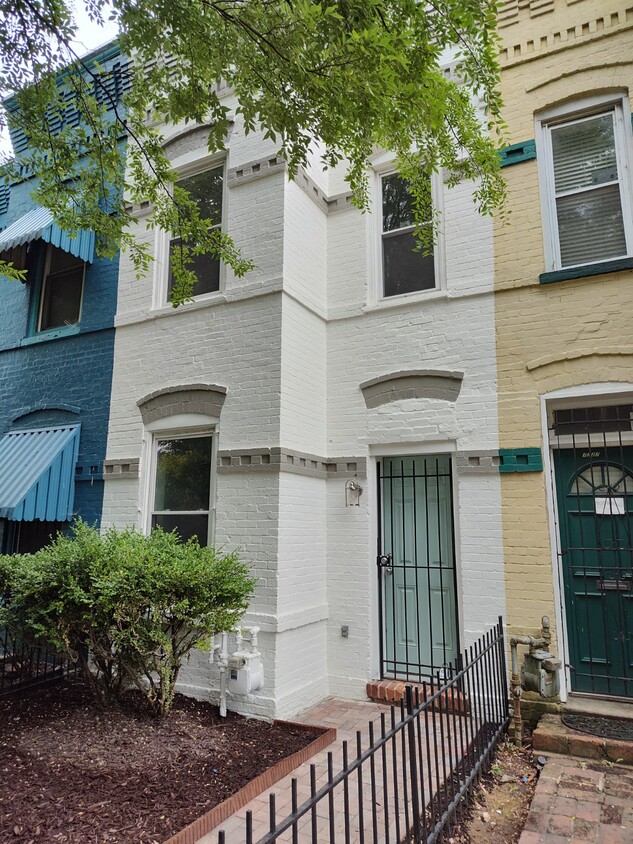 Photo - 1229 K St SE (Washington, DC)