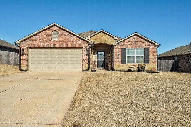 Photo - Gorgeous 4 Bed 2 Bath Home in Heart Of Mustang!!