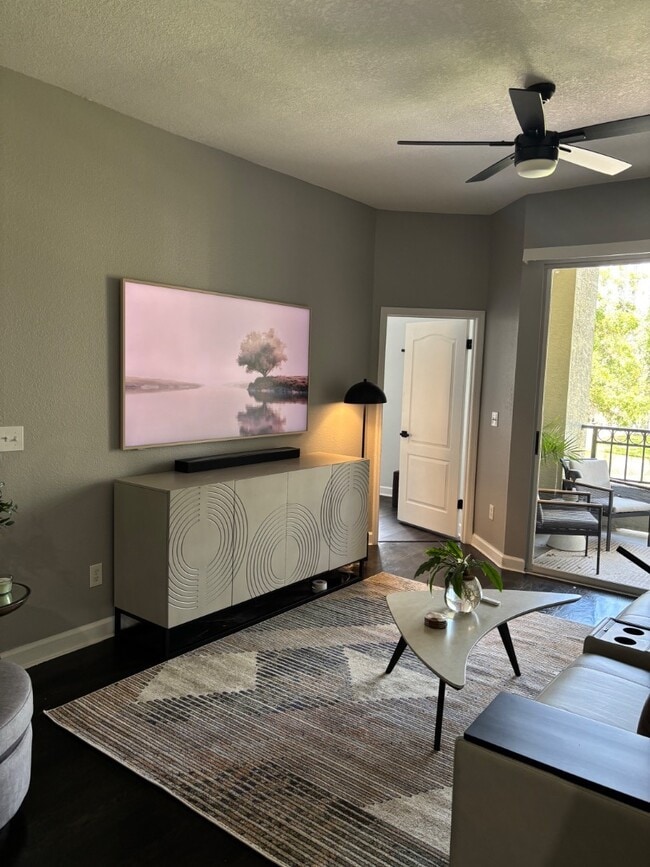 Photo - 708 Promenade Pl