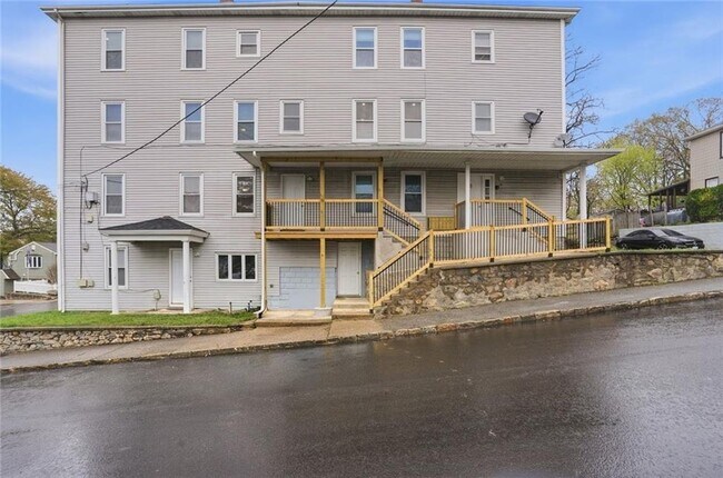 Building Photo - 188 Division St Unit 1F