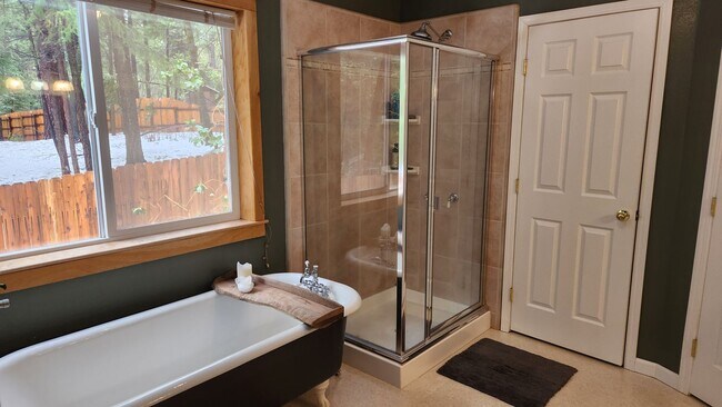 Photo - Large Home Close to Town In The Trees