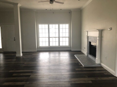 Building Photo - 11025 Pin Oak Dr