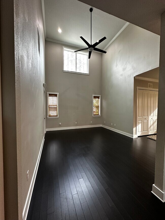 Photo - 201 W Hiawatha St