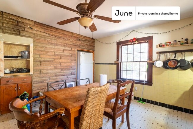 Photo - Private bedroom in 5 bed/1 bath Home