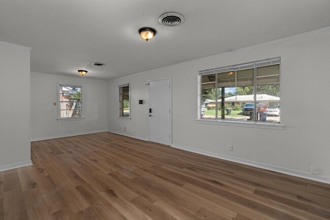 Photo - 826 Martha Ln