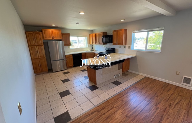 3303 S Ainsworth Ave Unit B