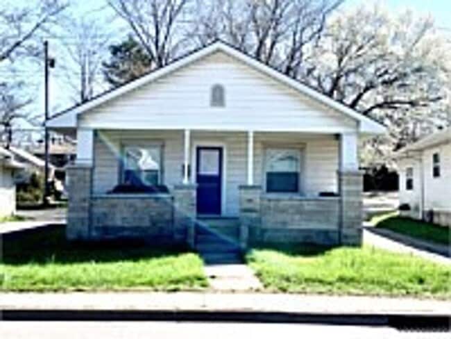 1409 S Walnut St