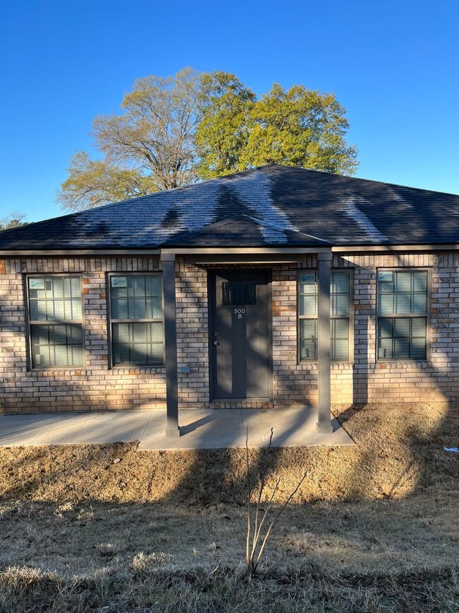 NEW CONSTRUCTION 3 bed 2 bath duplex - NEW CONSTRUCTION 3 bed 2 bath duplex Apartment Unit B