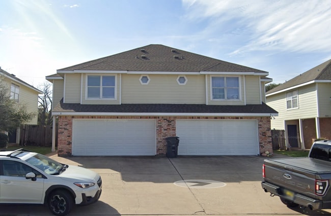 Building Photo - 2527 Pascal Ct Unit B